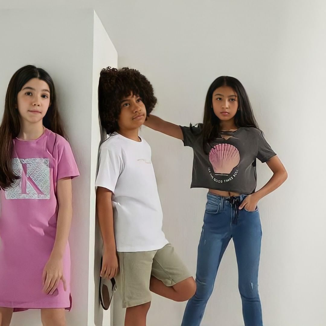 Modelos da agência Max Fama brilham na campanha da Calvin Klein