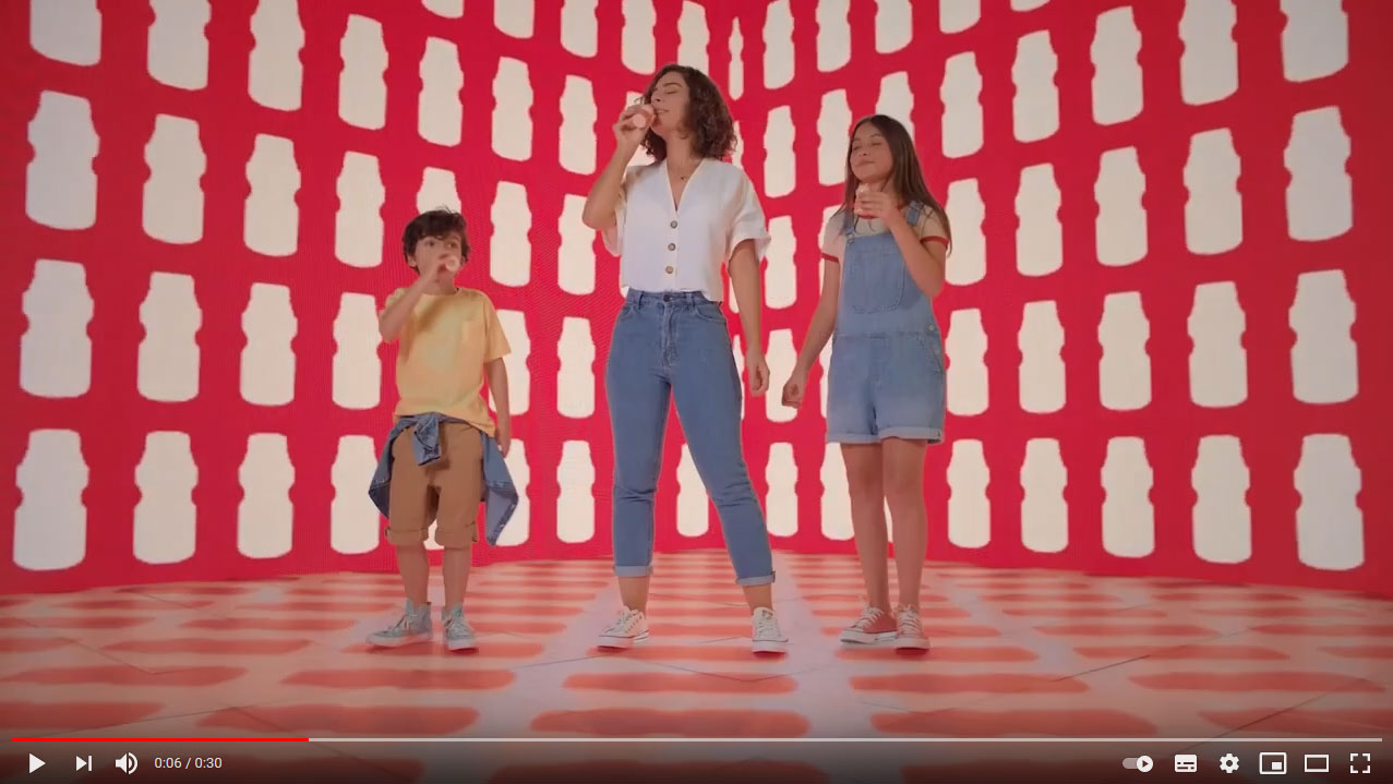 Agência de modelo no Comercial Yakult